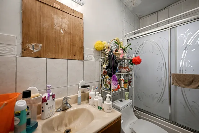 $475,000 | 25 Manhattan Avenue, Bridgeport, CT 06606