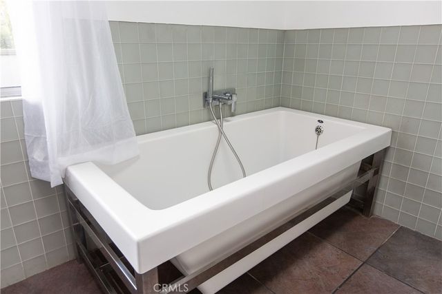 $6,250 | 3836 De Longpre Avenue, Los Angeles, CA 90027