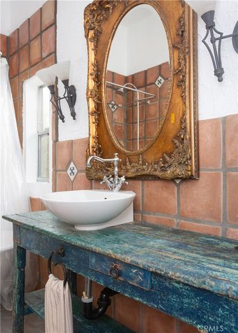 $6,250 | 3836 De Longpre Avenue, Los Angeles, CA 90027