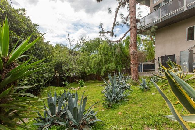 $6,250 | 3836 De Longpre Avenue, Los Angeles, CA 90027