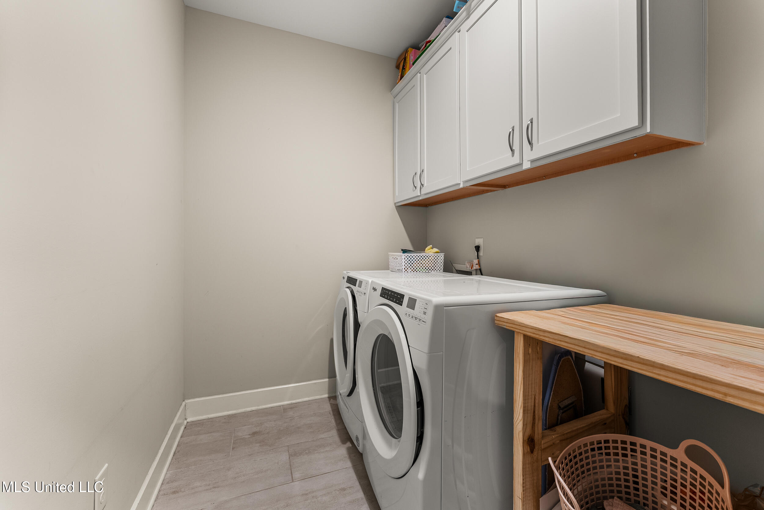 430 Natchez Loop Hernando, MS 38632 - Photo 16 of 27 Launry Room