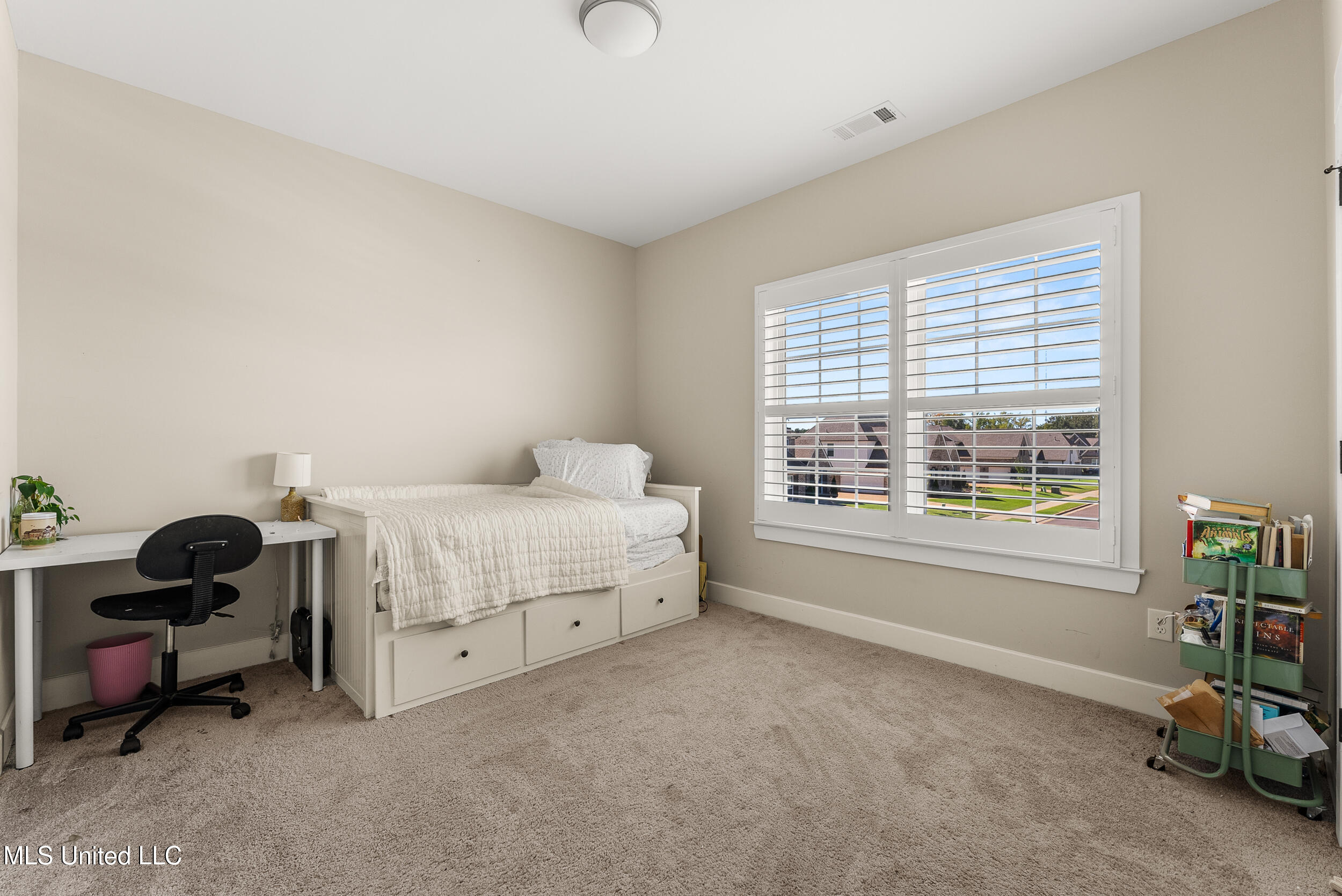 430 Natchez Loop Hernando, MS 38632 - Photo 25 of 27 3rd Bedroom - Upstairs