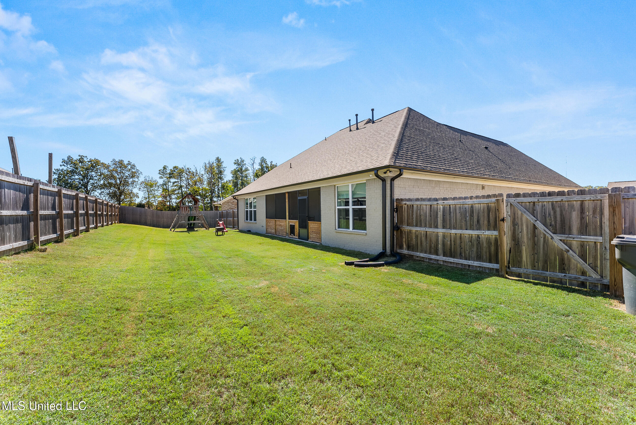 430 Natchez Loop Hernando, MS 38632 - Photo 5 of 27 Fenced Back Yard