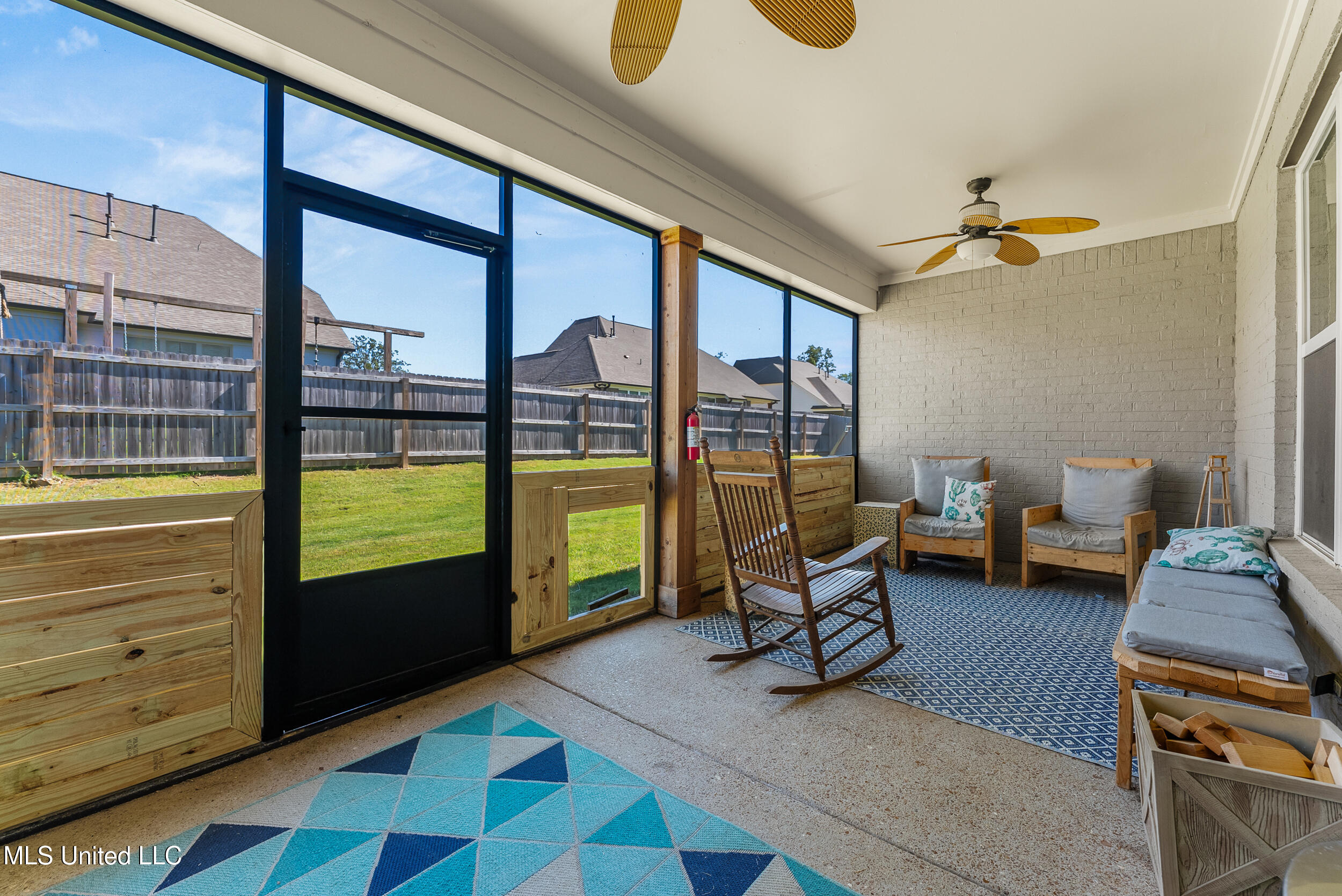 430 Natchez Loop Hernando, MS 38632 - Photo 6 of 27 Screened Patio