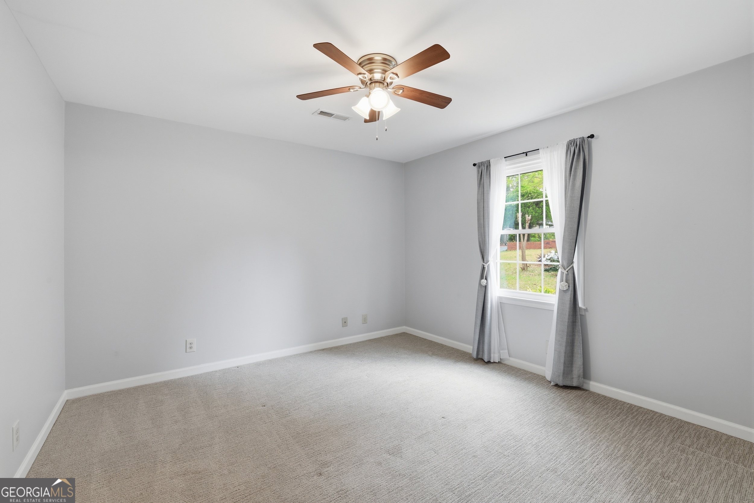 23 Cane Brake Circle Toccoa, GA 30577 - Photo 25 of 35 an empty room with windows and ceiling fan