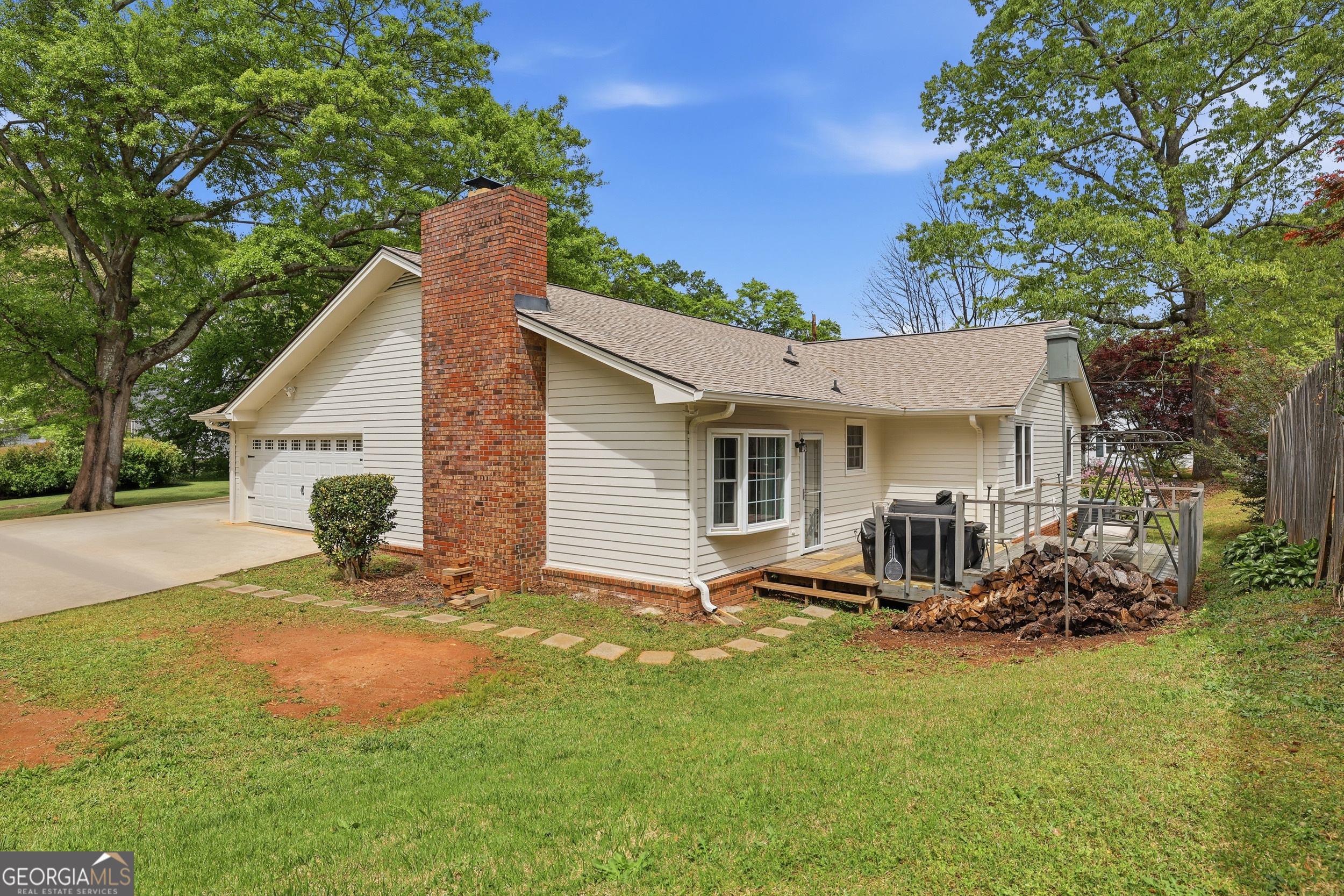 23 Cane Brake Circle Toccoa, GA 30577 - Photo 5 of 35 a backyard of a house with table and chairs