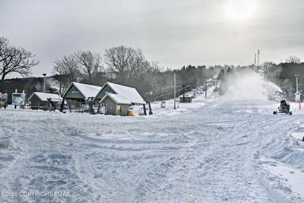 $399,000 | 9 Beechwood Court, Lake Harmony, PA 18624