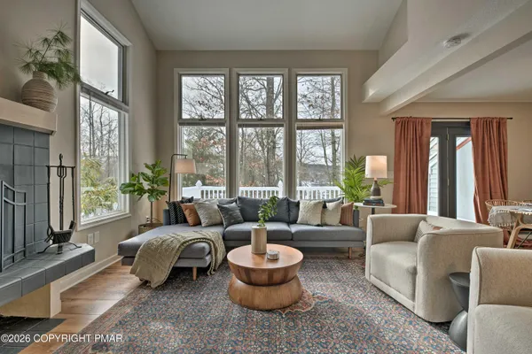 $399,000 | 9 Beechwood Court, Lake Harmony, PA 18624