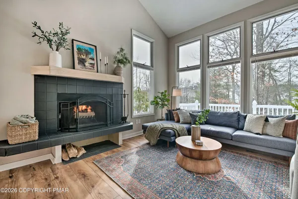 $399,000 | 9 Beechwood Court, Lake Harmony, PA 18624