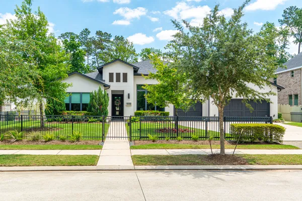 $970,500 | 10561 Lake Palmetto Drive, Conroe, TX 77385
