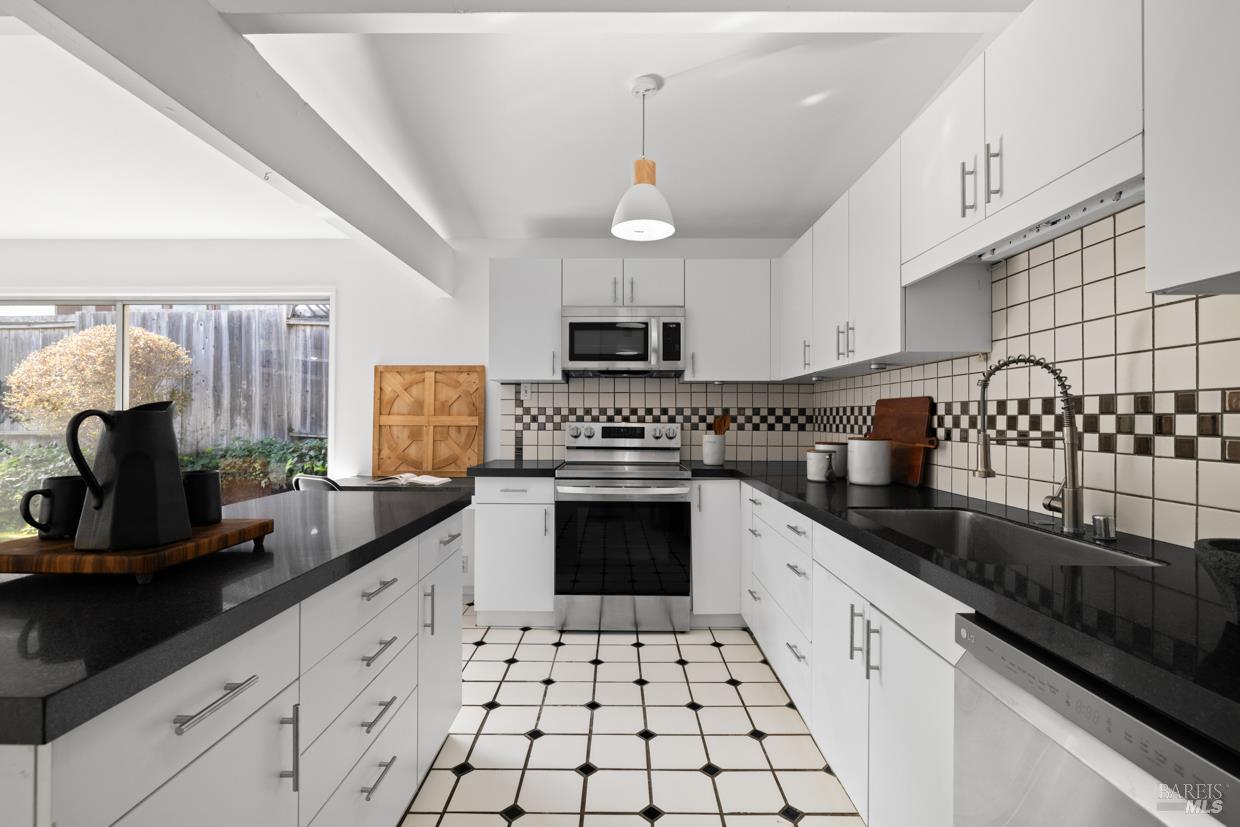 451 Nova Albion Way San Rafael, CA 94903 - Photo 13 of 31