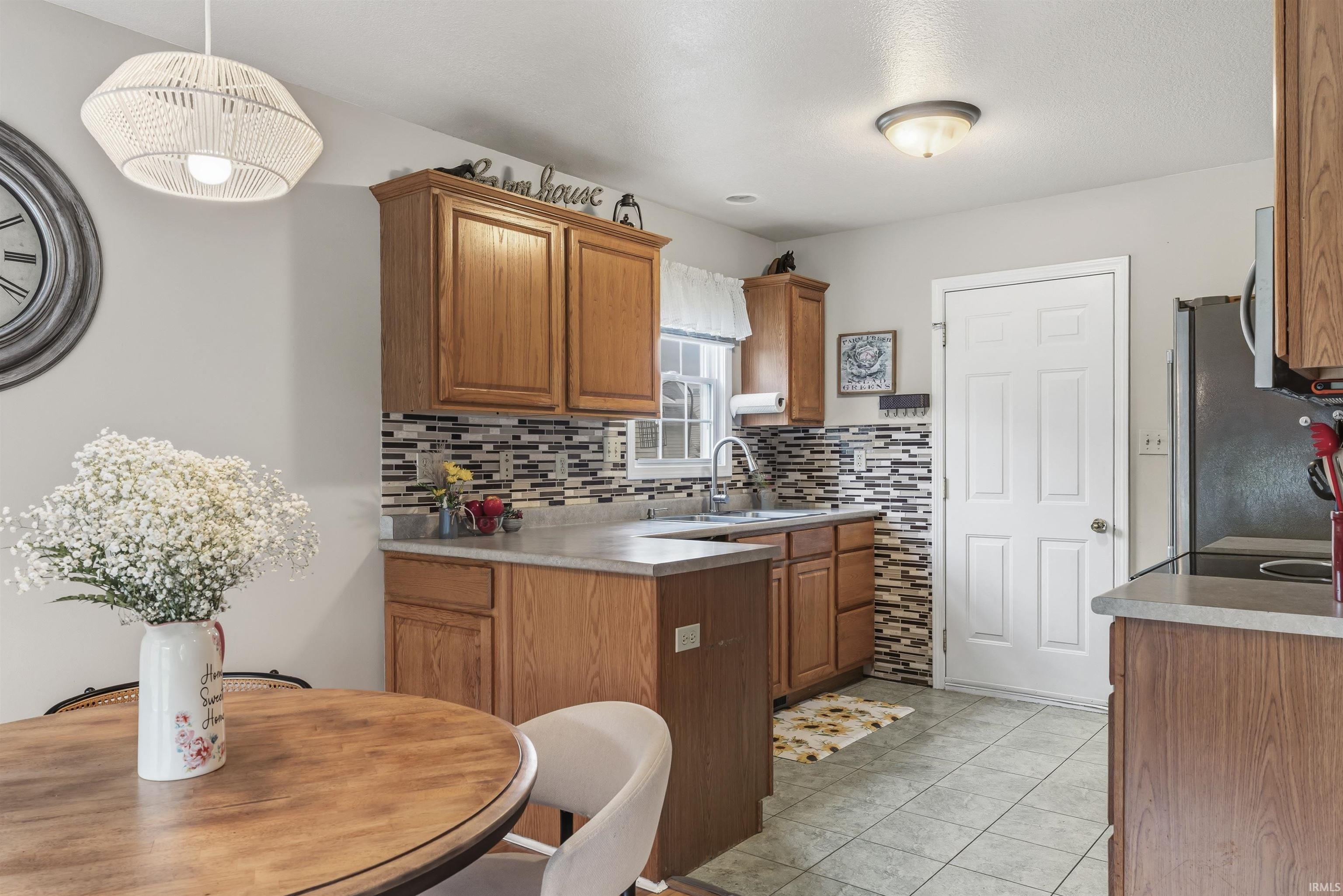 505 Wolverton Drive Fort Wayne, IN 46825 - Photo 9 of 33