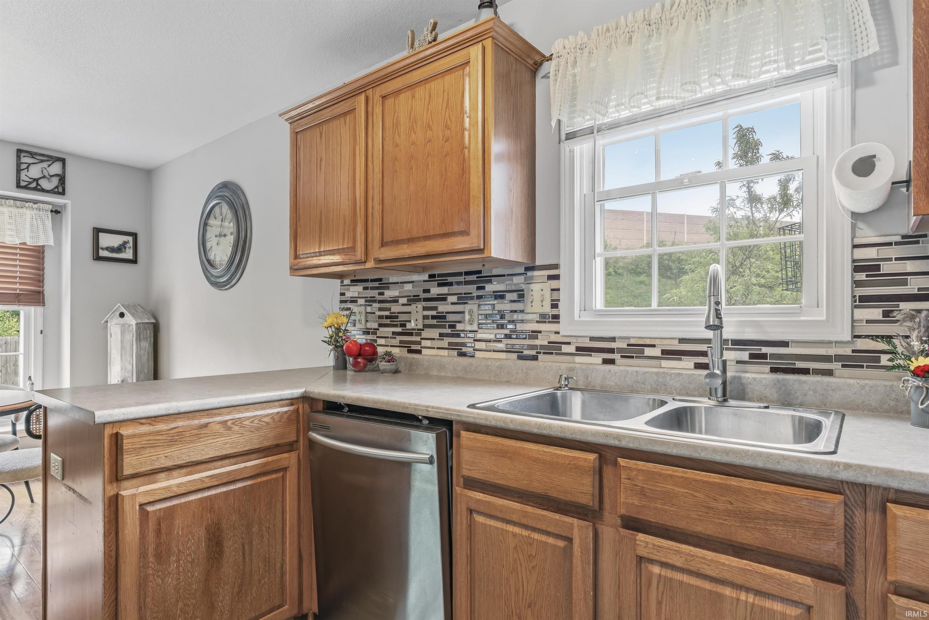 505 Wolverton Drive Fort Wayne, IN 46825 - Photo 10 of 33