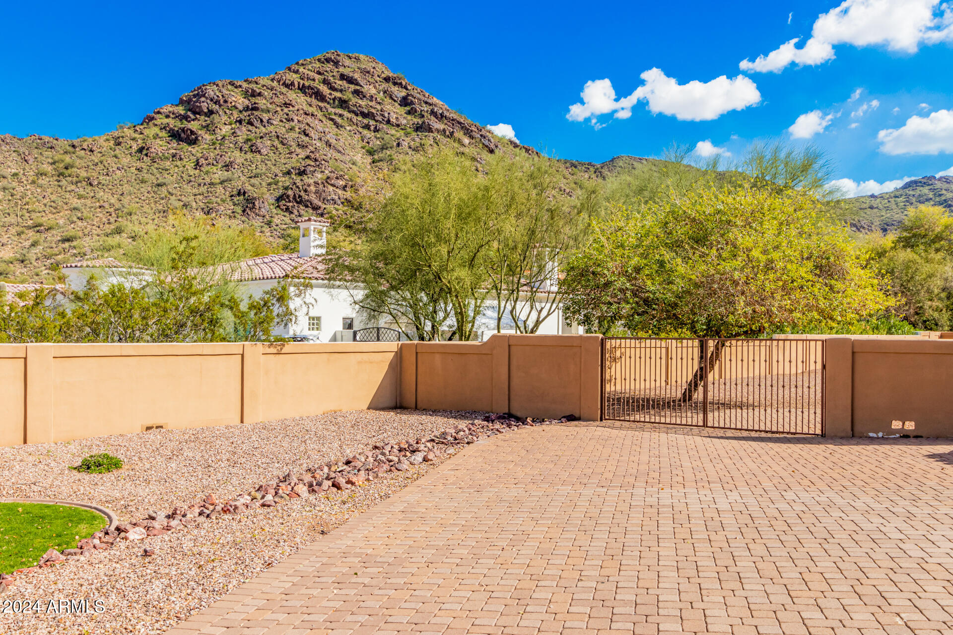 5339 East Royal Palm Road Paradise Valley, AZ 85253 - Photo 88 of 95 a view of a backyard