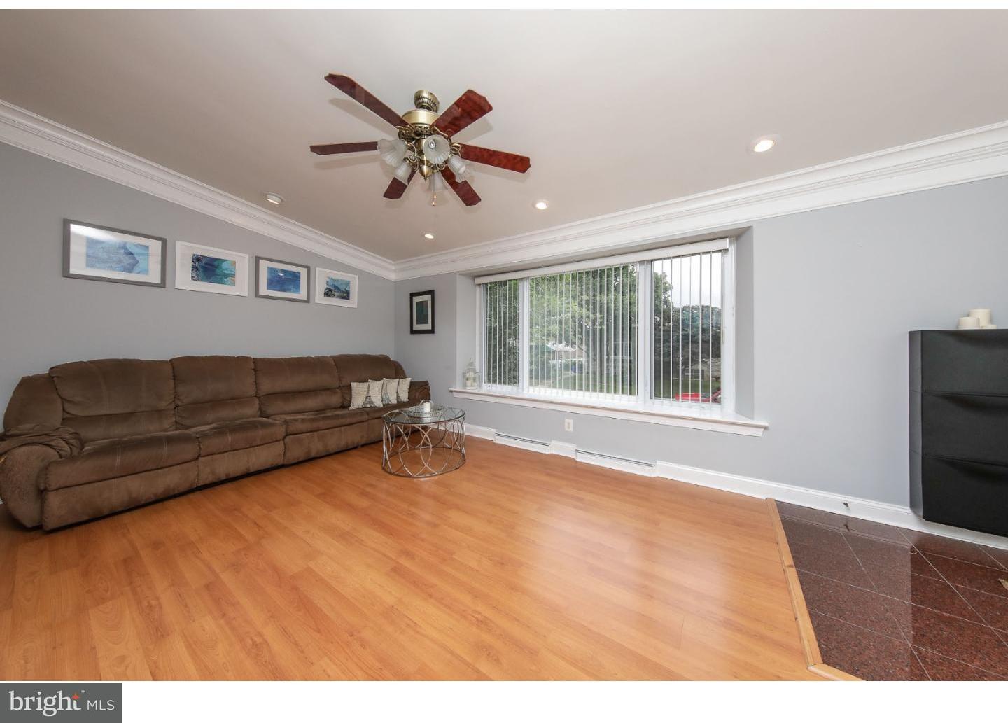 8844 Blue Grass Road Philadelphia, PA 19152 - Photo 4 of 15 Living Room
