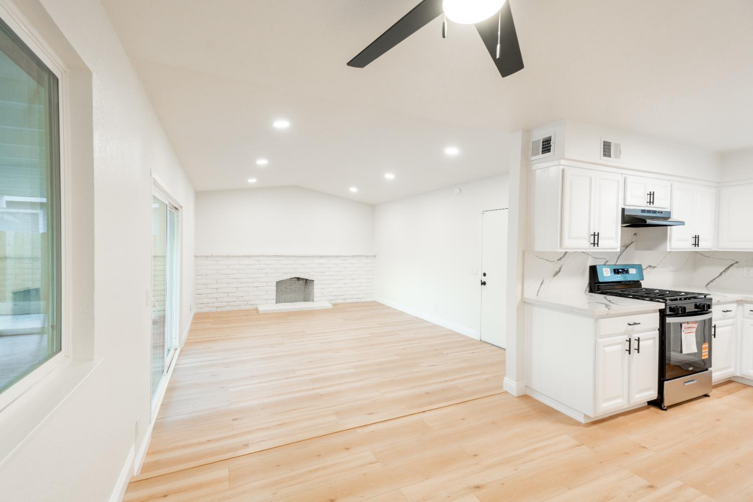 2612 Renn Avenue Clovis, CA 93611 - Photo 12 of 36