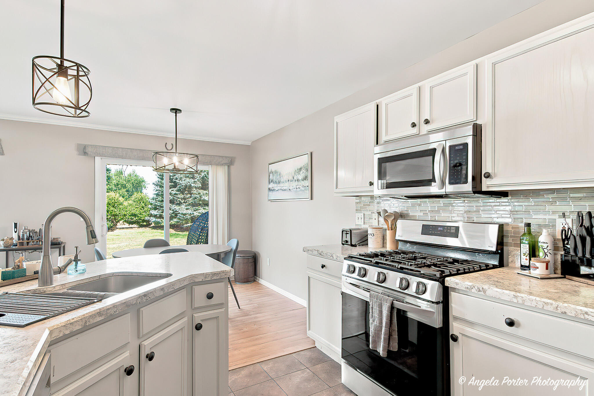 1400 Hunters Ridge Drive, Unit 113 Genoa City, WI 53128 - Photo 6 of 18 Kitchen