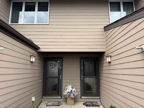 $264,900 | 141 South Lakeshore Drive, Unit E4, Somers, WI 53403