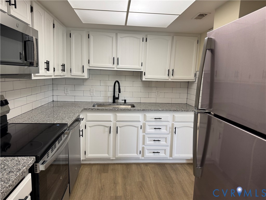 2956 Hathaway Road, Unit U404 Richmond, VA 23225 - Photo 6 of 24 New stainless steel appliances