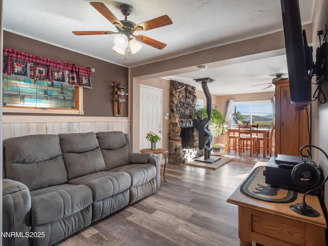 $375,000 | 136 Palmer Way, Topaz, CA 96133