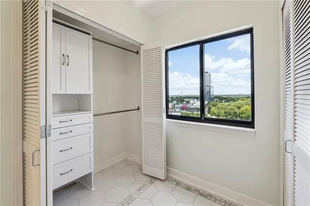 $384,900 | 3481 Lakeside Drive Northeast, Unit 2302, Atlanta, GA 30326