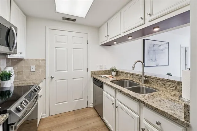 $384,900 | 3481 Lakeside Drive Northeast, Unit 2302, Atlanta, GA 30326