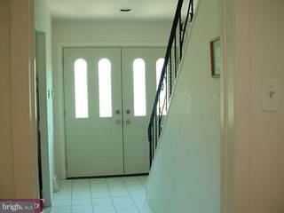 811 Stephen Road Warminster, PA 18974 - Photo 2 of 5 Gallery Image 2