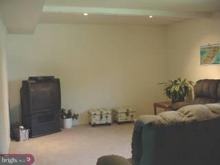 811 Stephen Road Warminster, PA 18974 - Photo 3 of 5 Gallery Image 3