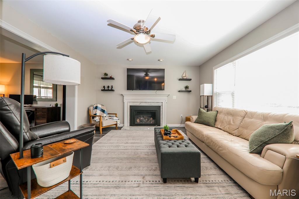 3228 Cloverridge Lane Belleville, IL 62221 - Photo 4 of 24