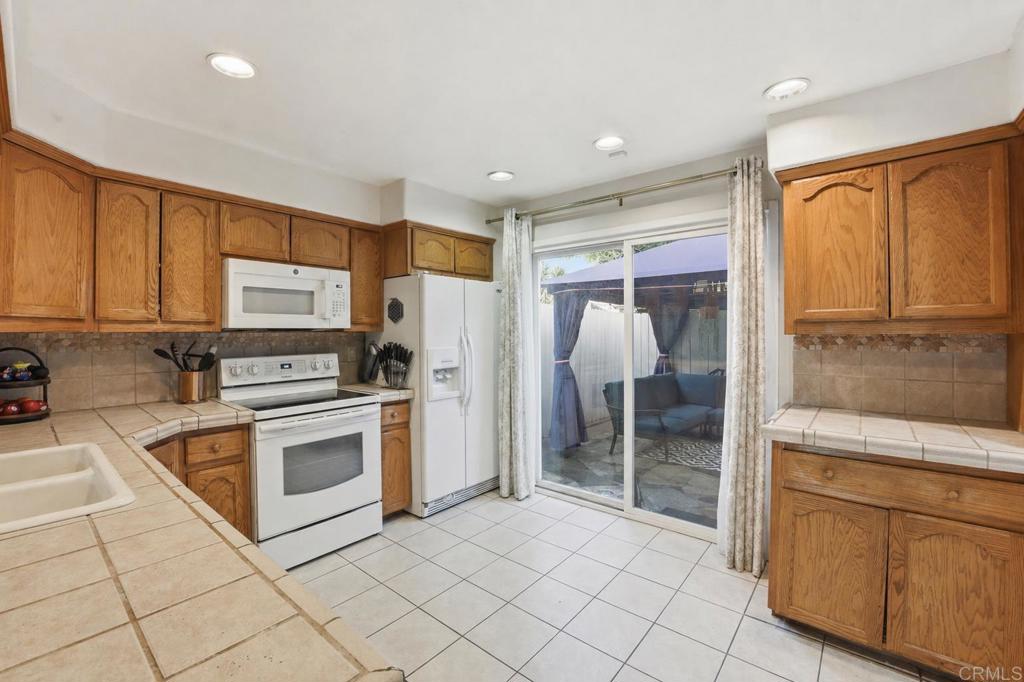 447 Ridgeway Court Spring Valley, CA 91977 - Photo 5 of 25