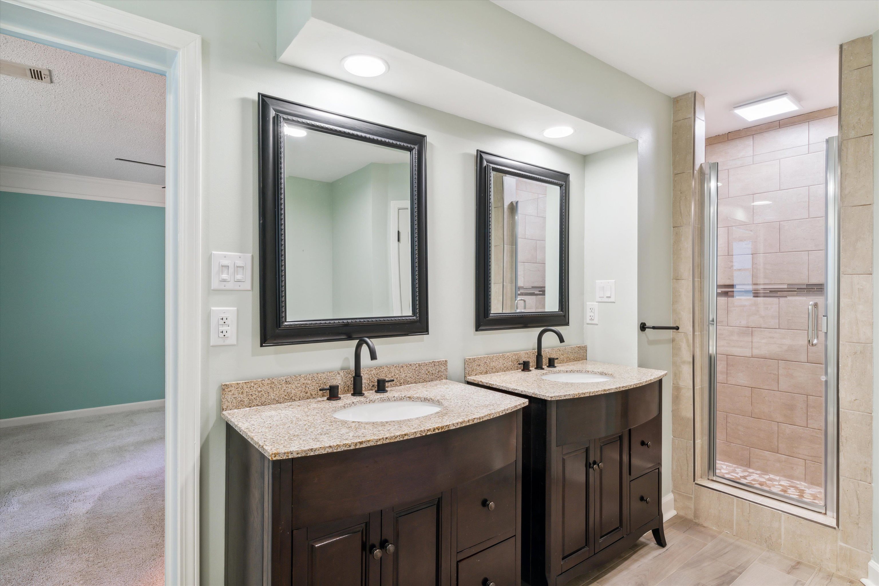 8390 Bazemore Road Memphis, TN 38018 - Photo 6 of 27 a bathroom with 2 sink and a mirror