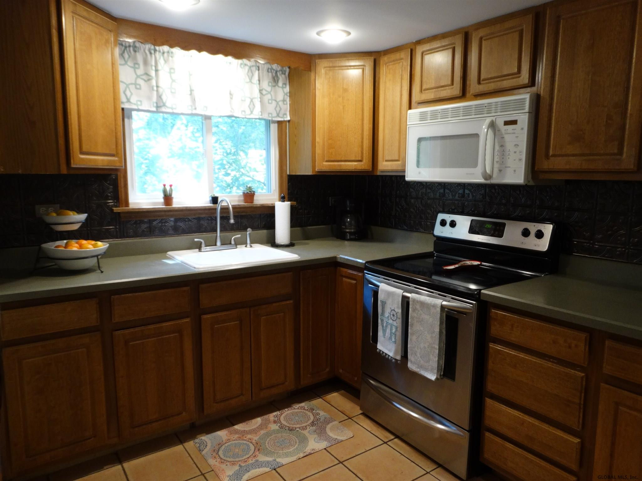63 McCormack Road Bethlehem, NY 12159 - Photo 18 of 36 Photo 18