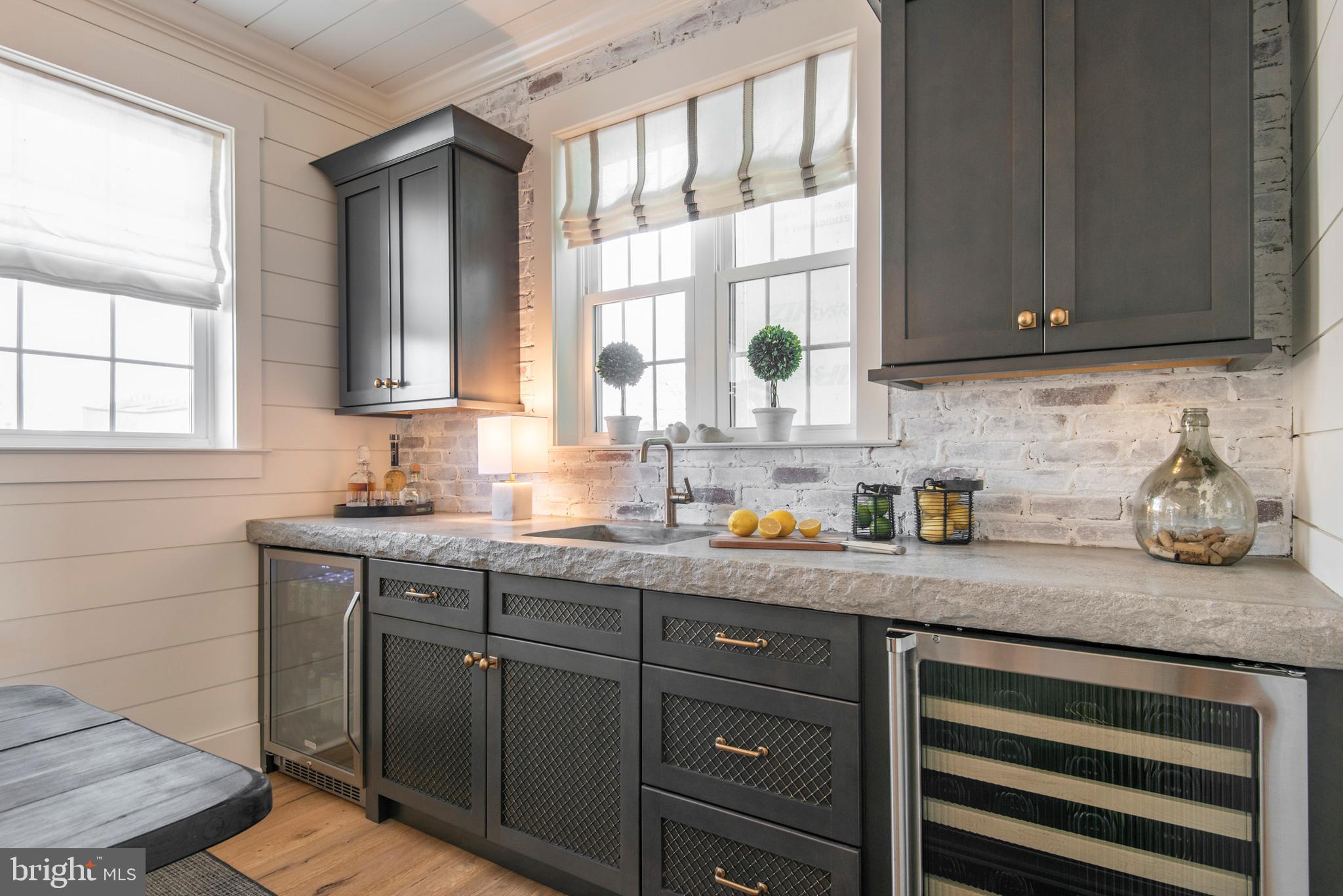 4726 Cross Street Philadelphia, PA 19128 - Photo 11 of 49 Wet Bar in Dining Room