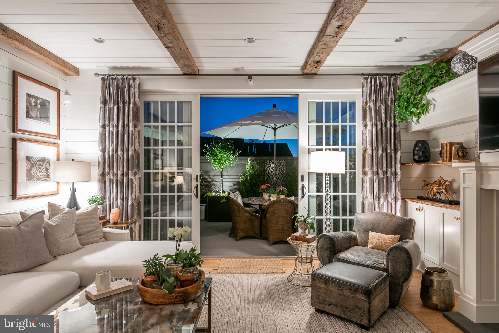 4726 Cross Street Philadelphia, PA 19128 - Photo 22 of 49 Living Room/Deck at dusk