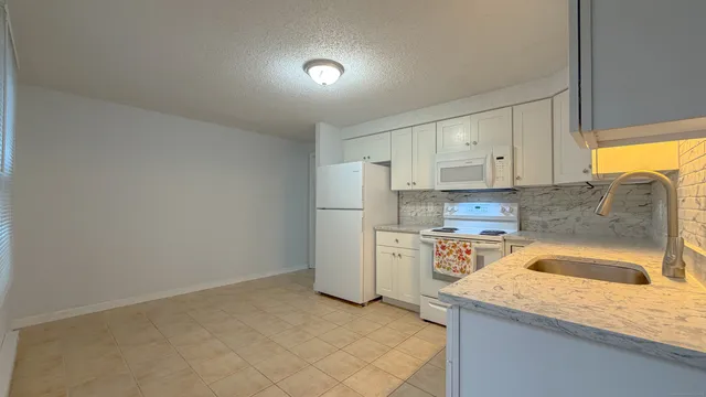 $2,000 | 1680 Center Groton Road, Unit B, Ledyard, CT 06339