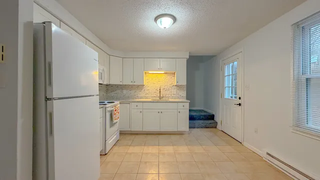 $2,000 | 1680 Center Groton Road, Unit B, Ledyard, CT 06339