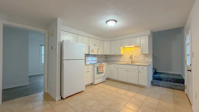 $2,000 | 1680 Center Groton Road, Unit B, Ledyard, CT 06339