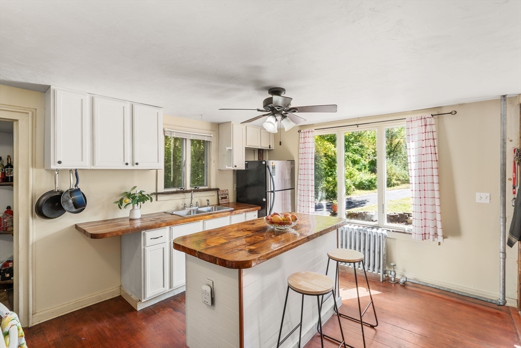 16 Summit Avenue Sturbridge, MA 01518 - Photo 11 of 37