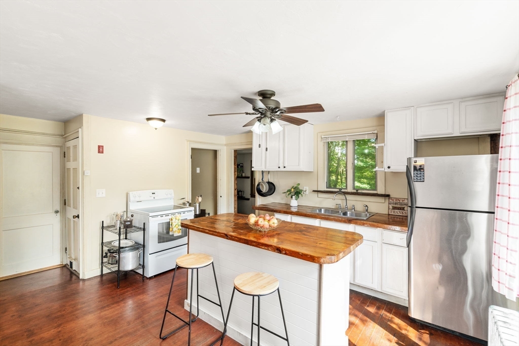 16 Summit Avenue Sturbridge, MA 01518 - Photo 12 of 37