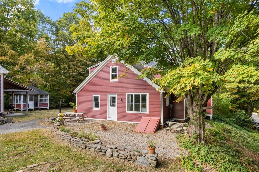 16 Summit Avenue Sturbridge, MA 01518 - Photo 3 of 37
