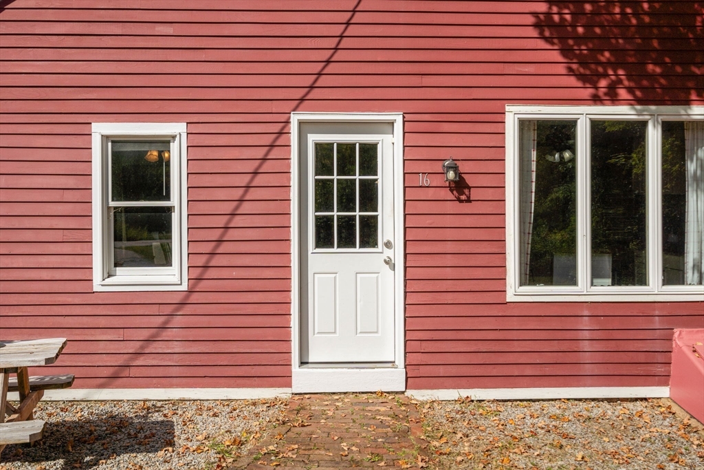 16 Summit Avenue Sturbridge, MA 01518 - Photo 9 of 37