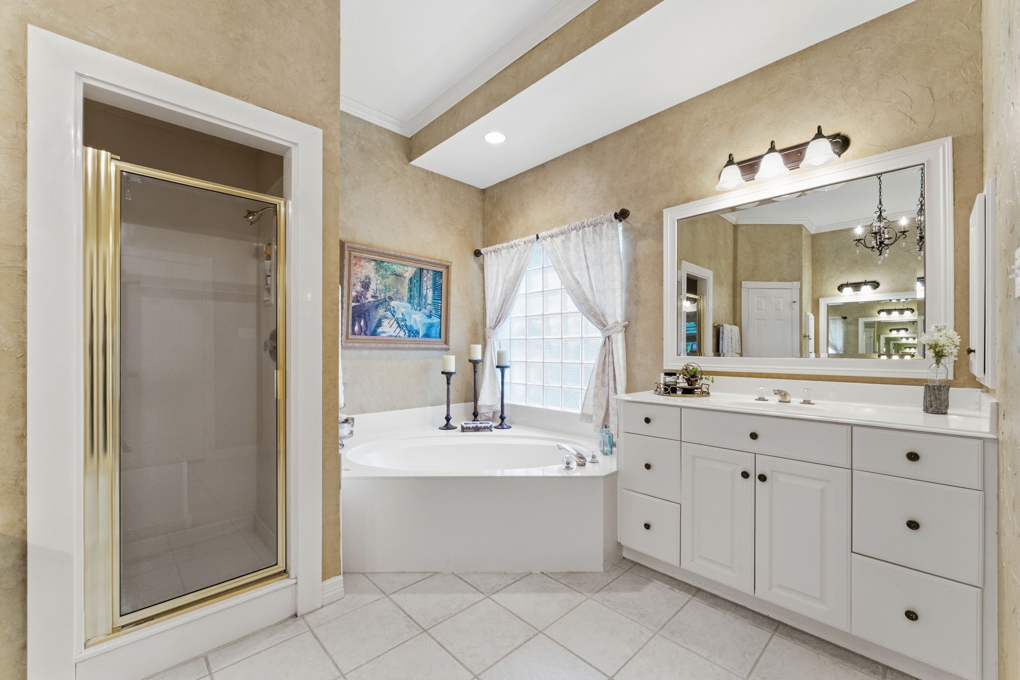 147 North Taylor Point Drive Spring, TX 77382 - Photo 23 of 44 Primary bath has dual vanities, soaking tub and stand alone shower.