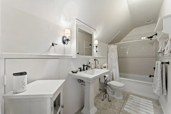 $1,230,000 | 147 North Taylor Point Drive, Spring, TX 77382