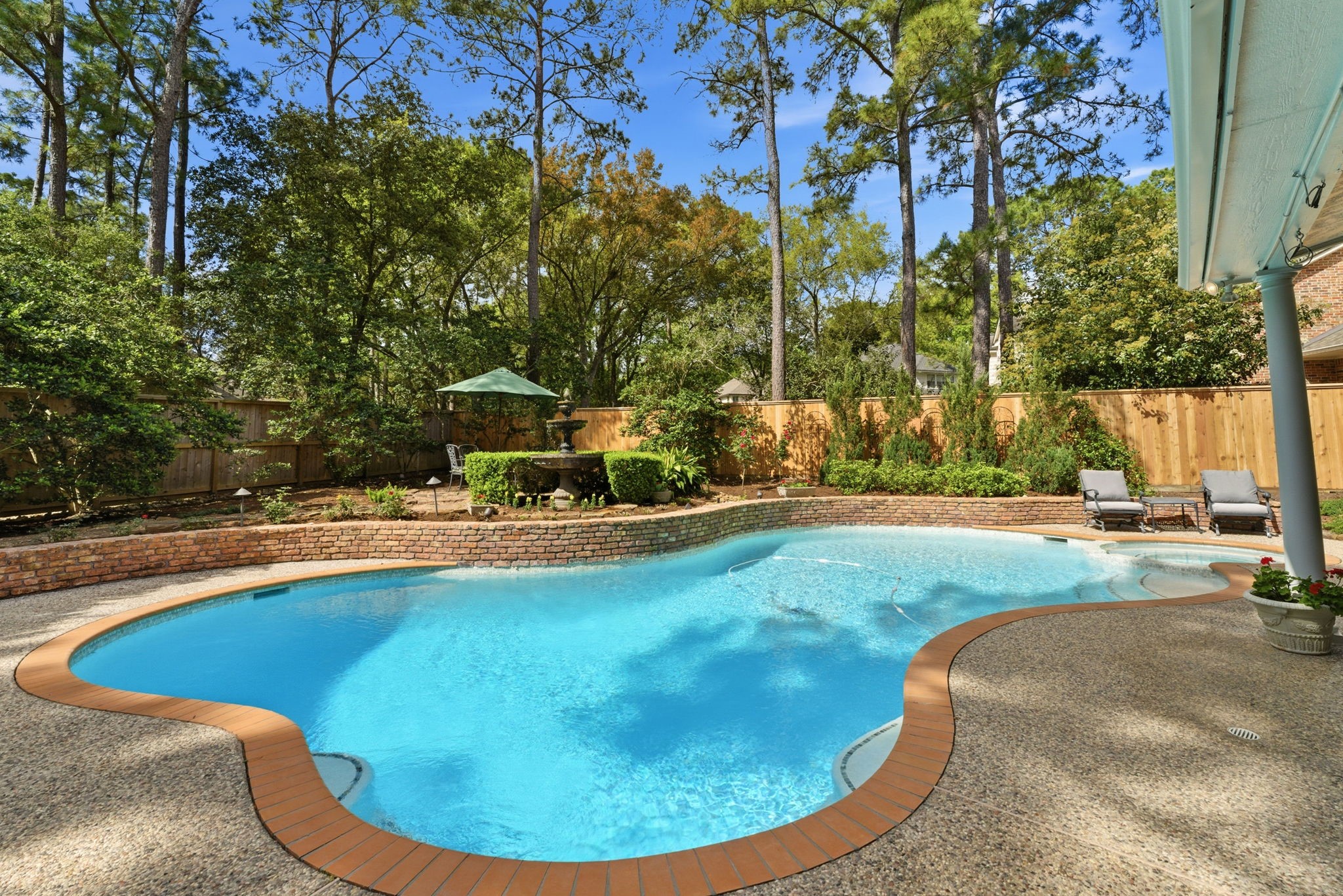 147 North Taylor Point Drive Spring, TX 77382 - Photo 40 of 44 Pool with new side fence view.