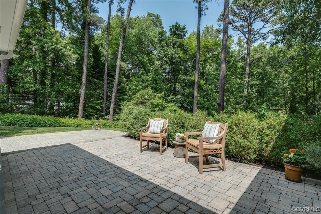 213 Culpepper Road Henrico, VA 23229 - Photo 45 of 46 a view of a backyard with sitting area
