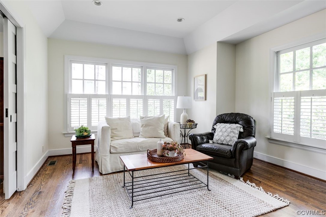 213 Culpepper Road Henrico, VA 23229 - Photo 10 of 46 a living room with furniture and a rug