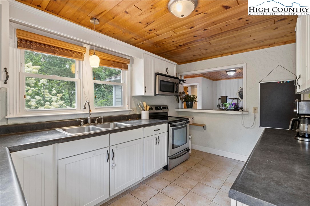 233 Ridgewood Drive Boone, NC 28607 - Photo 12 of 38 Gallery Image 12