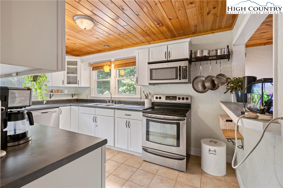 233 Ridgewood Drive Boone, NC 28607 - Photo 15 of 38 Gallery Image 15