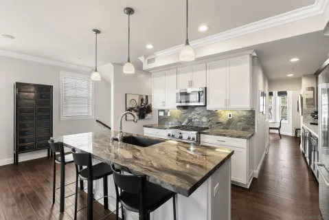$2,995,000 | 7718 Ivanhoe E Avenue, La Jolla, CA 92037