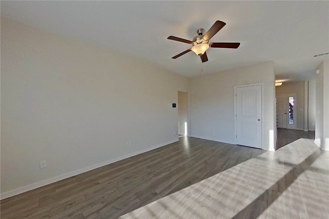 247 Chestnut Drive Brunswick, GA 31523 - Photo 10 of 49 Living Area